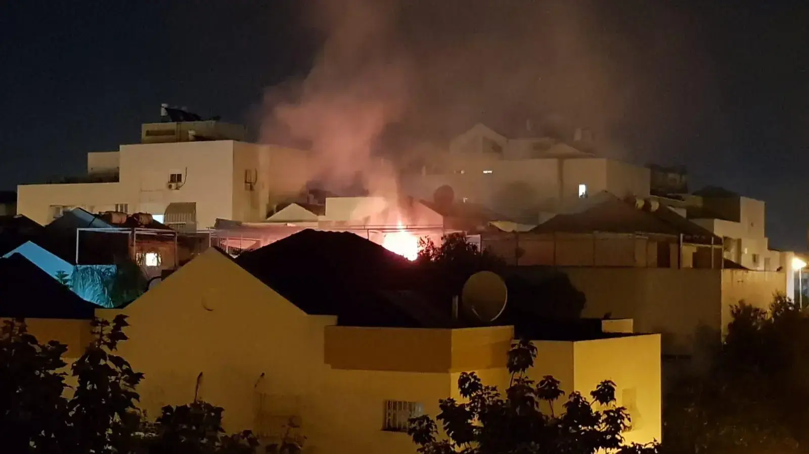 פגיעה ישירה בבניין מגורים באשקלון פגיעה ישירה בבניין מגורים באשקלון
