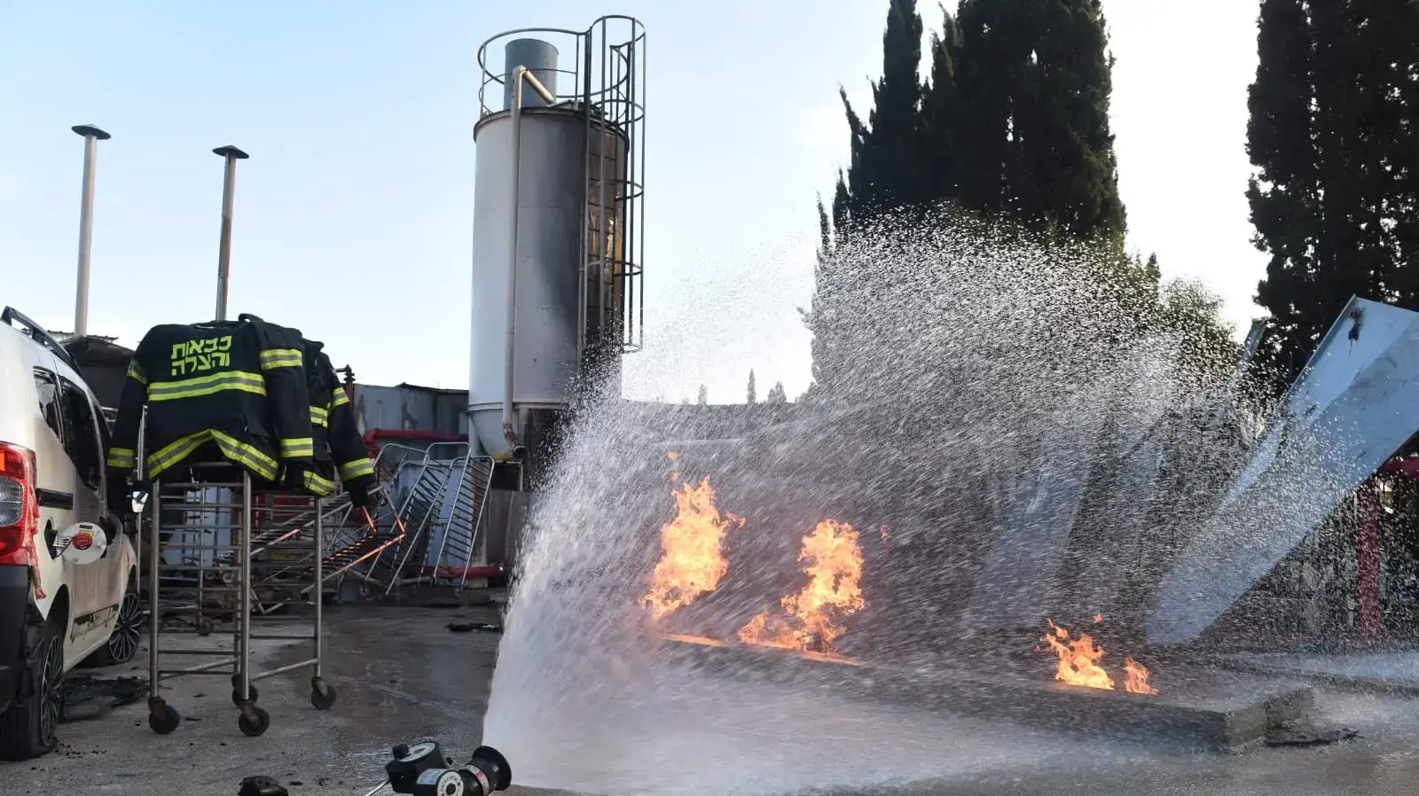 שריפה במפעל בשדרות בעקבות פגיעה ישירה, 13 בנובמבר 2018 שריפה במפעל בשדרות בעקבות פגיעה ישירה, 13 בנובמבר 2018