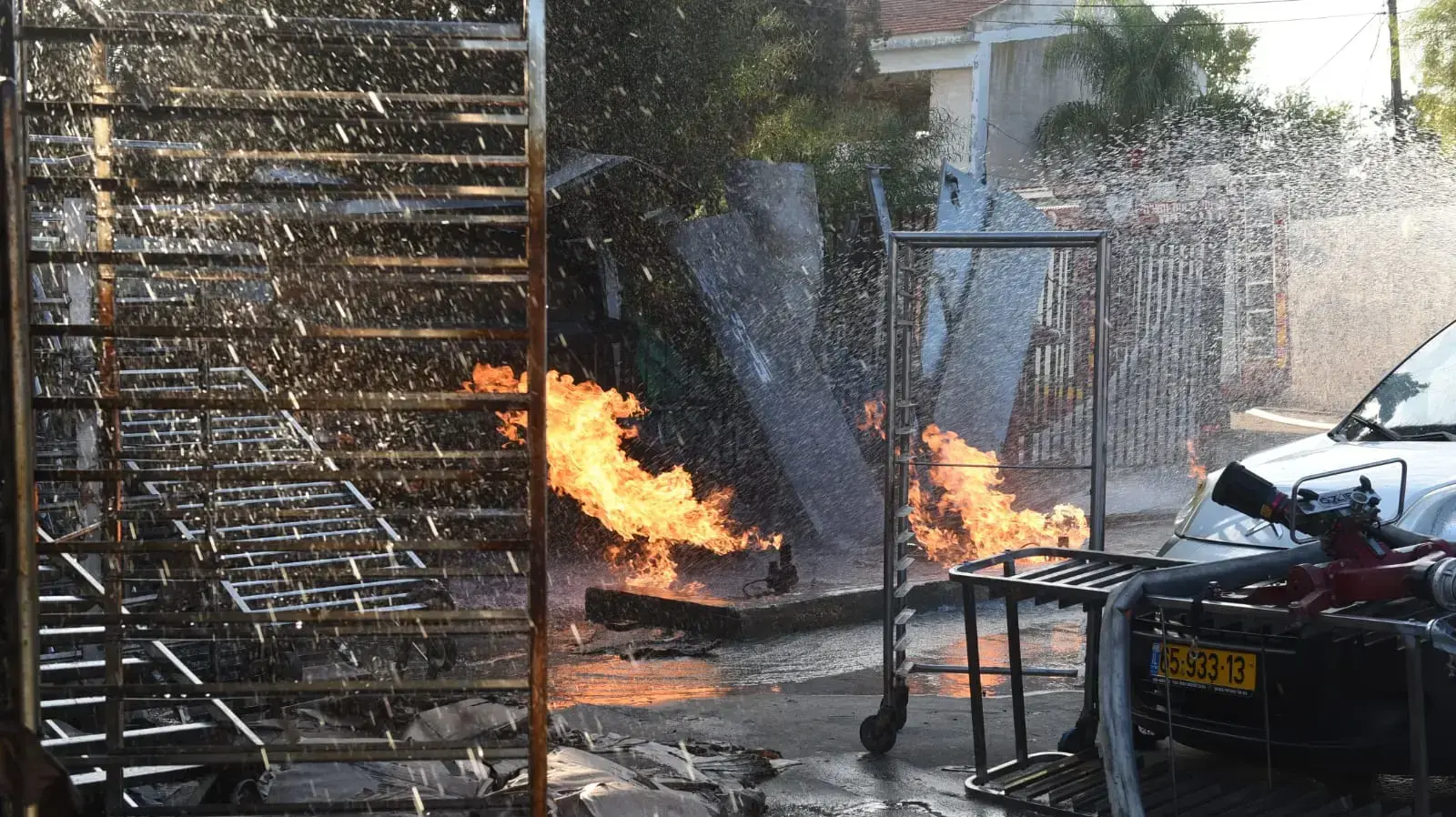 שריפה במפעל בשדרות בעקבות פגיעה ישירה, 13 בנובמבר 2018 שריפה במפעל בשדרות בעקבות פגיעה ישירה, 13 בנובמבר 2018
