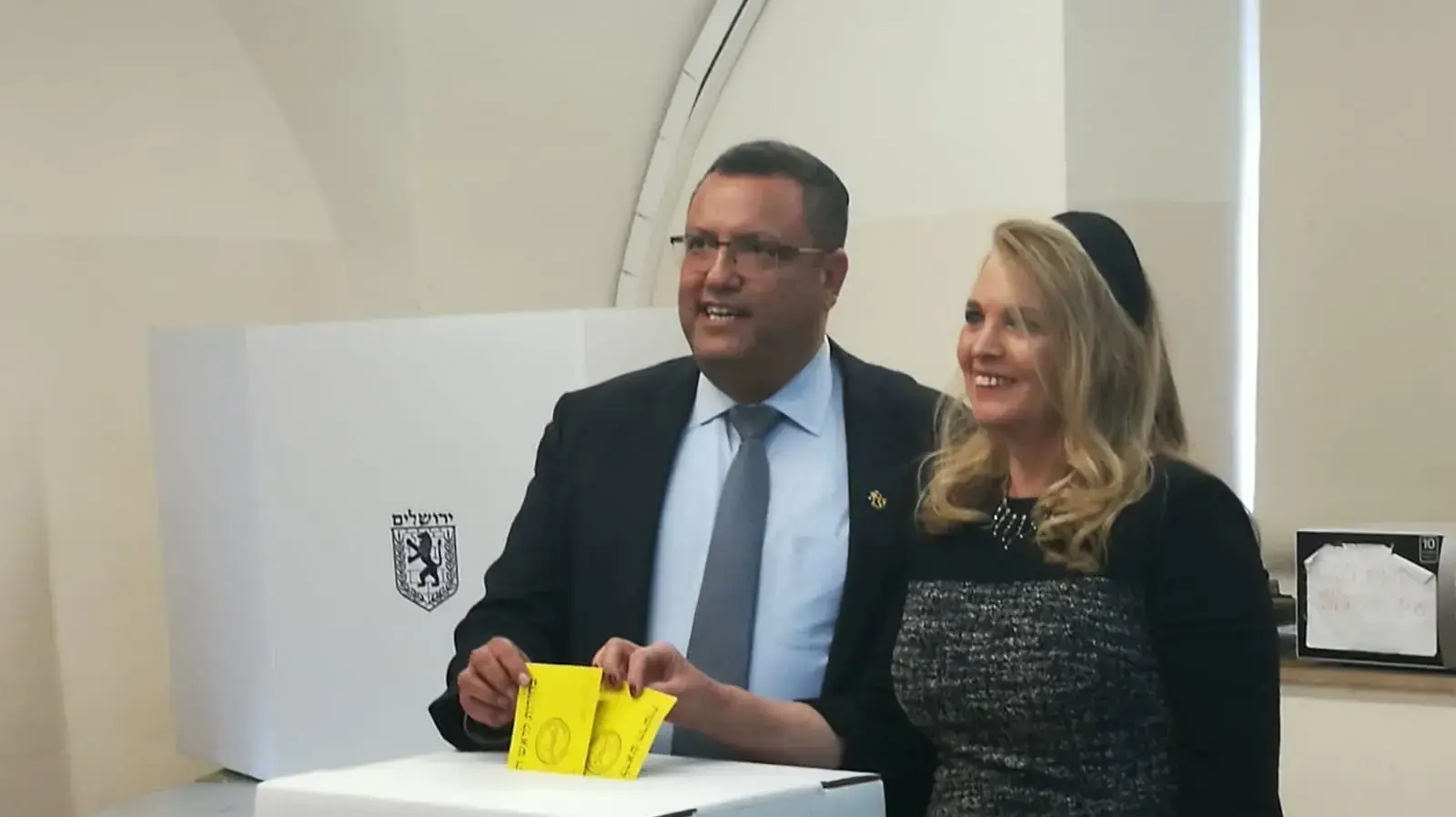 משה ליאון מצביע , נובמבר 2018 משה ליאון מצביע , נובמבר 2018