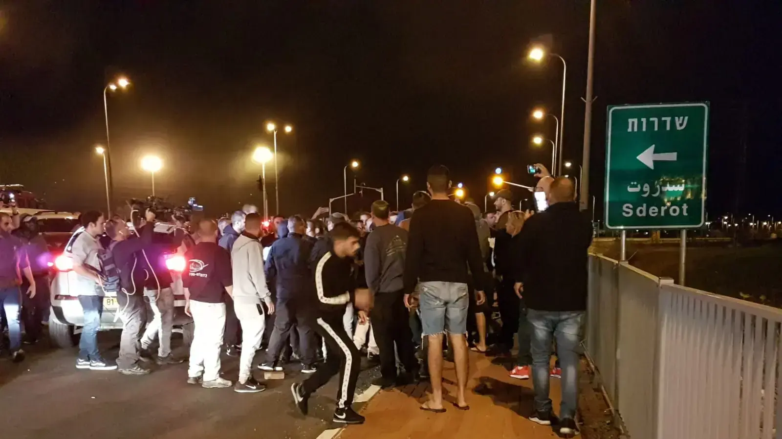 הפגנה של תושבי הדרום נגד הסכם ההסדרה עם חמאס 13 בנובמר 2018 הפגנה של תושבי הדרום נגד הסכם ההסדרה עם חמאס 13 בנובמר 2018