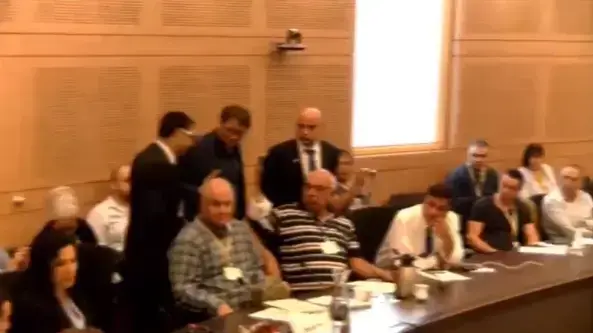 אורן חזן מפונה מוועדה בכנסת 29 באוקטובר 2018