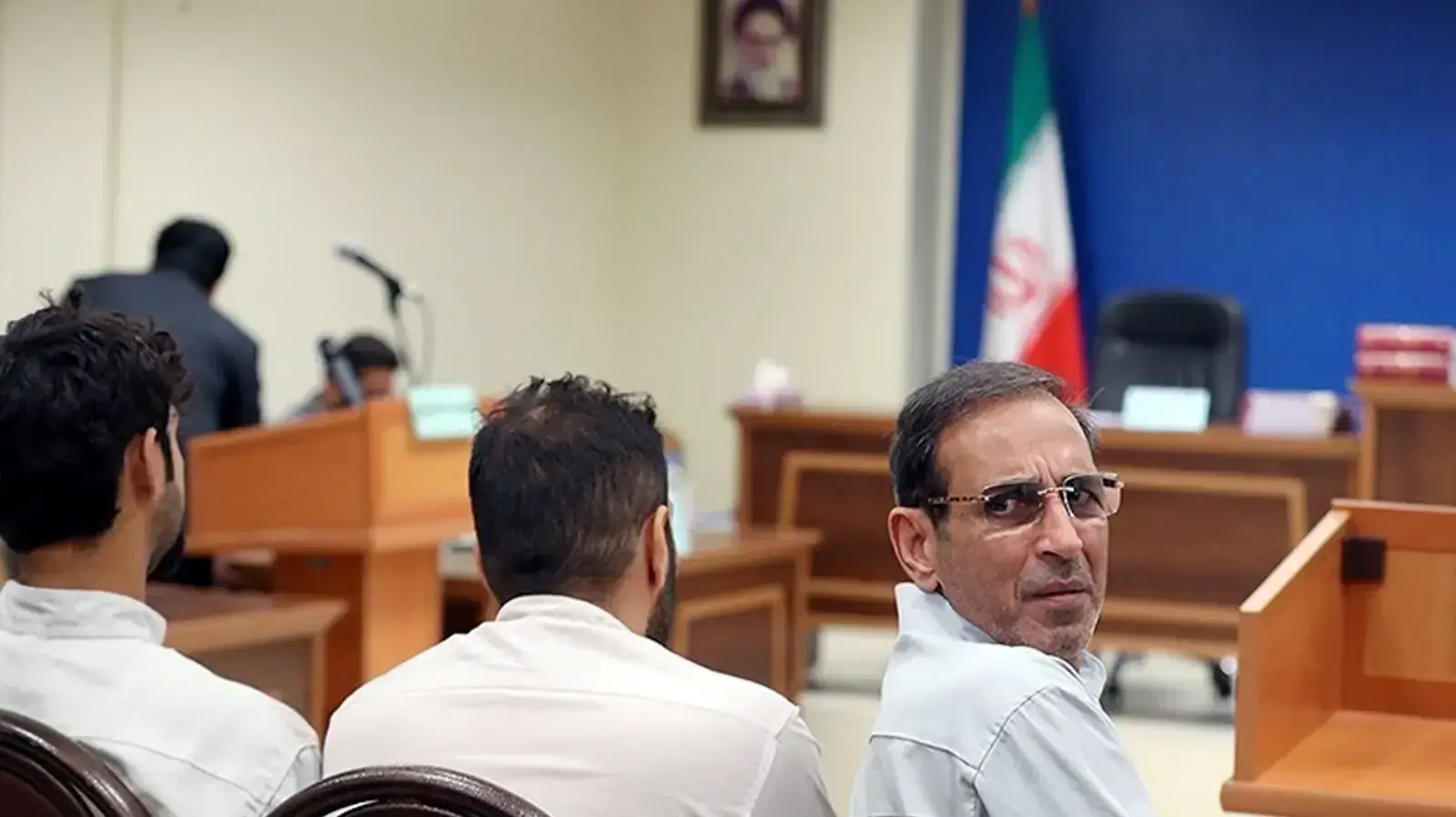 נידון למוות המכונה סולטן המטבעות בדיון בבית משפט, איראן, ספטמבר 2018 נידון למוות המכונה סולטן המטבעות בדיון בבית משפט, איראן, ספטמבר 2018