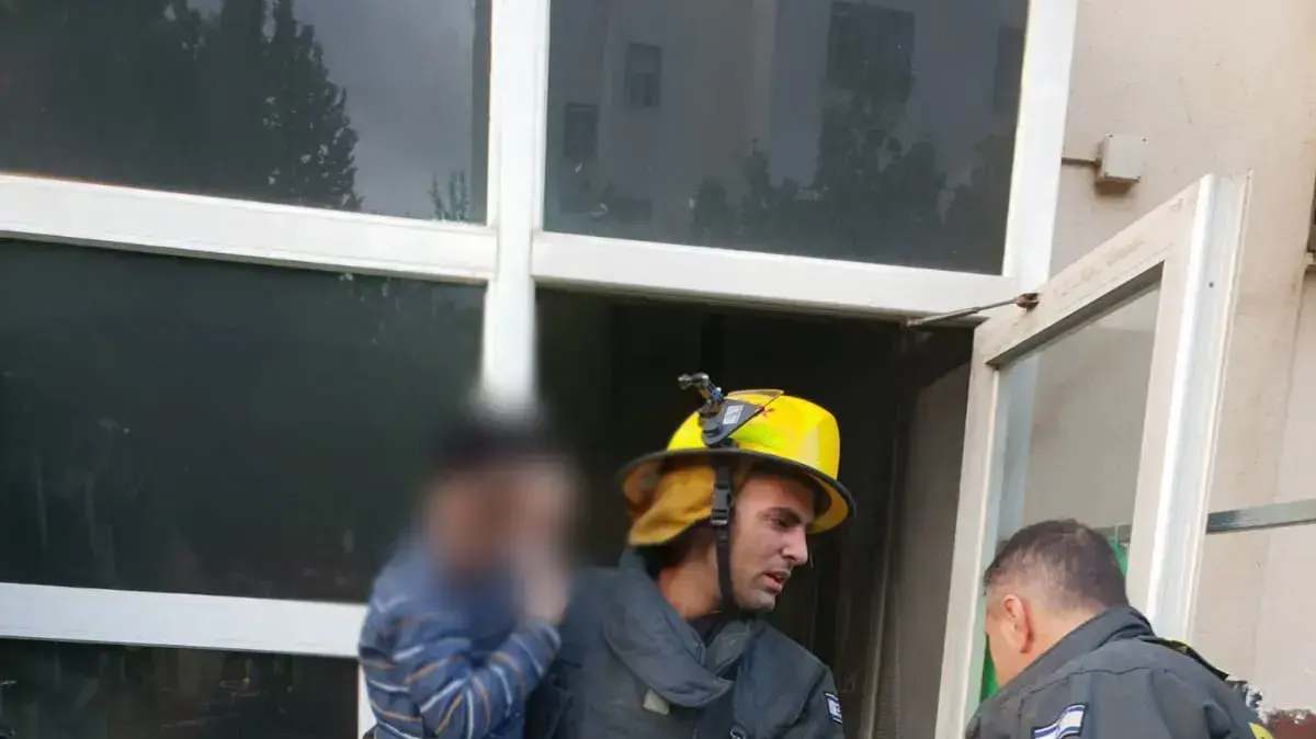 שריפה פרצה בדירת קרקע בבניין בבית שמש שריפה פרצה בדירת קרקע בבניין בבית שמש