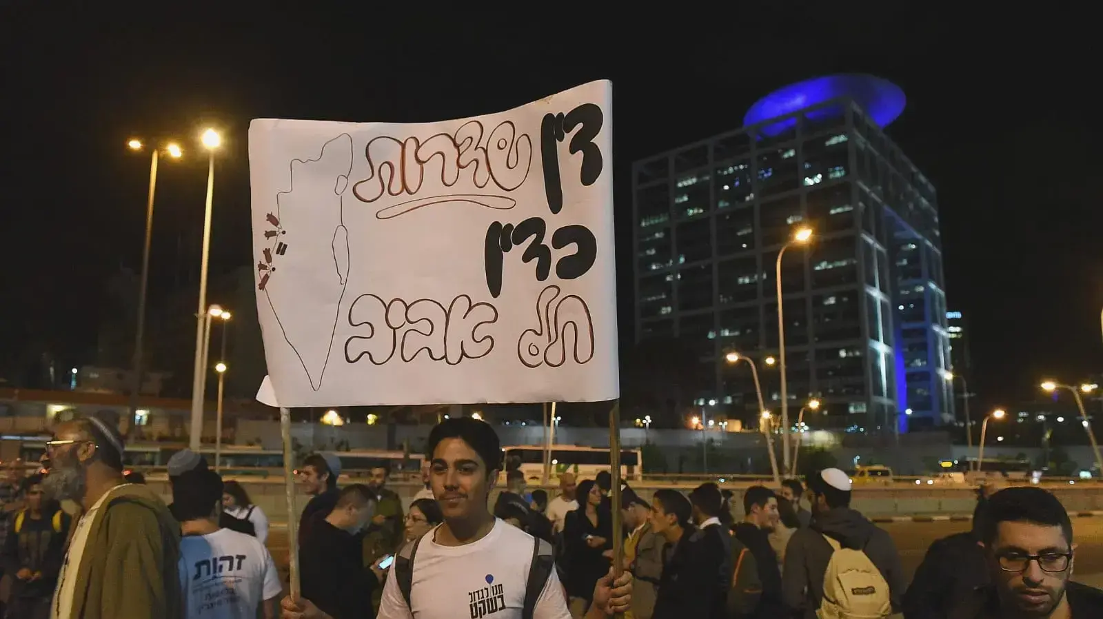 הפגנת "נקראים לדגל" למען תושבי הדרום, צומת עזריאלי, תל אביב 15 בנובמבר 2018 הפגנת "נקראים לדגל" למען תושבי הדרום, צומת עזריאלי, תל אביב 15 בנובמבר 2018