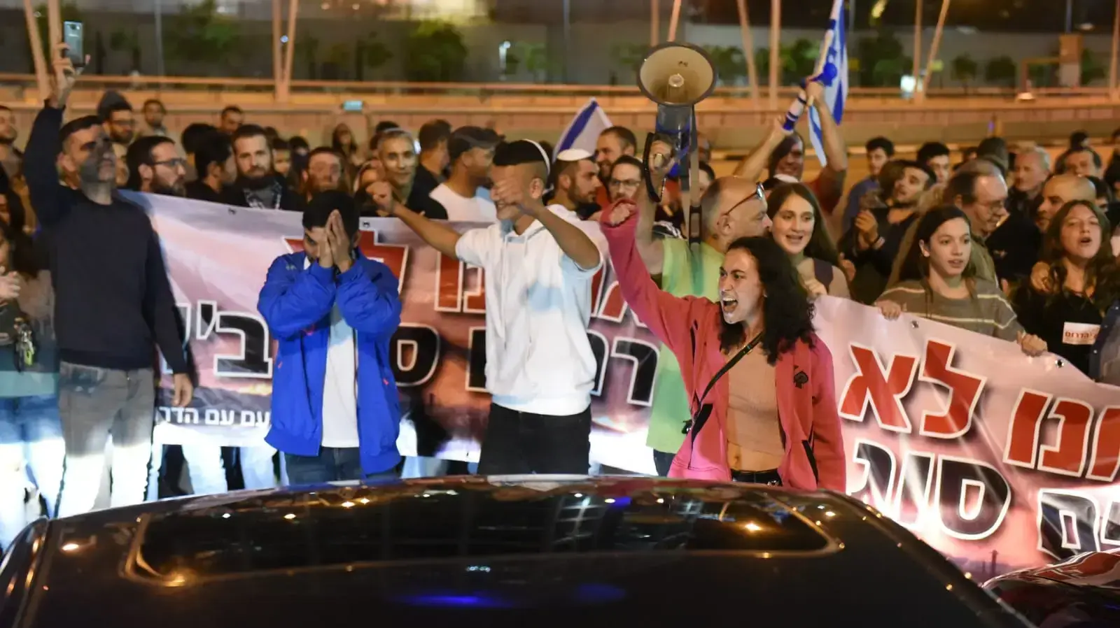הפגנת "נקראים לדגל" למען תושבי הדרום, צומת עזריאלי, תל אביב 15 בנובמר 2018 הפגנת "נקראים לדגל" למען תושבי הדרום, צומת עזריאלי, תל אביב 15 בנובמר 2018