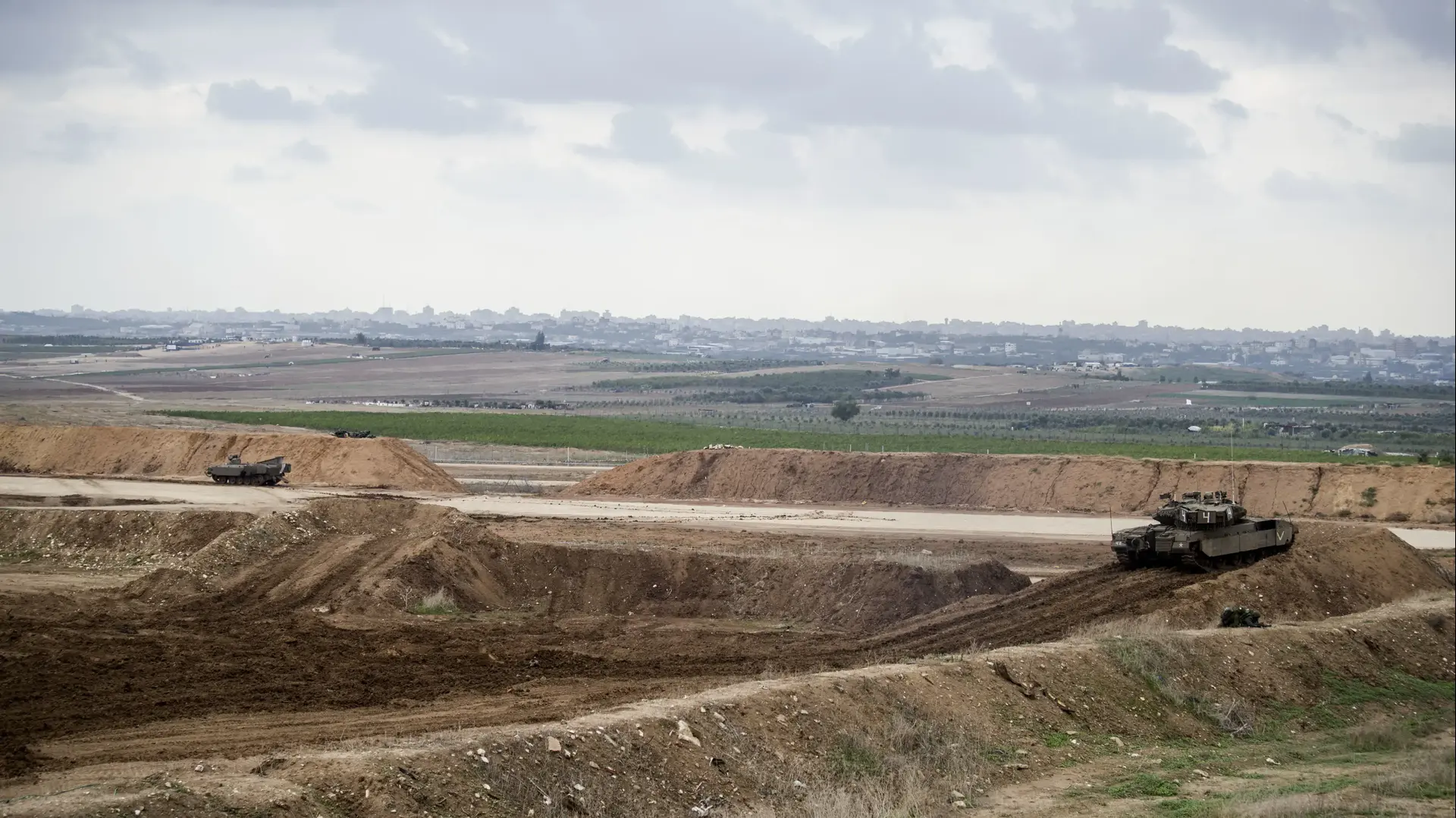 חיילים בגבול רצועת עזה חיילים בגבול רצועת עזה