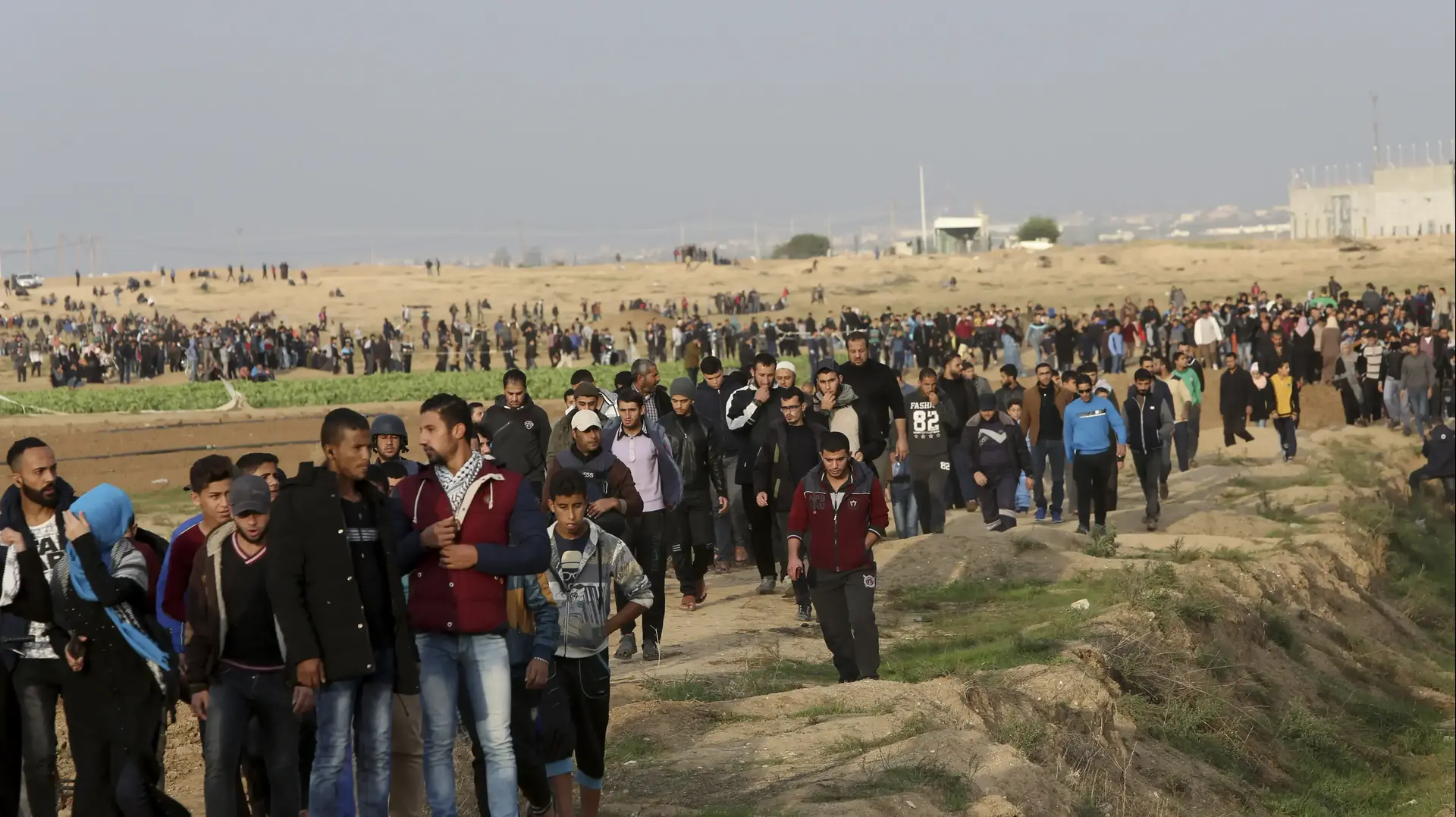 פלסטינים מפגינים ברצועת עזה 16 בנובמבר 2018 פלסטינים מפגינים ברצועת עזה 16 בנובמבר 2018