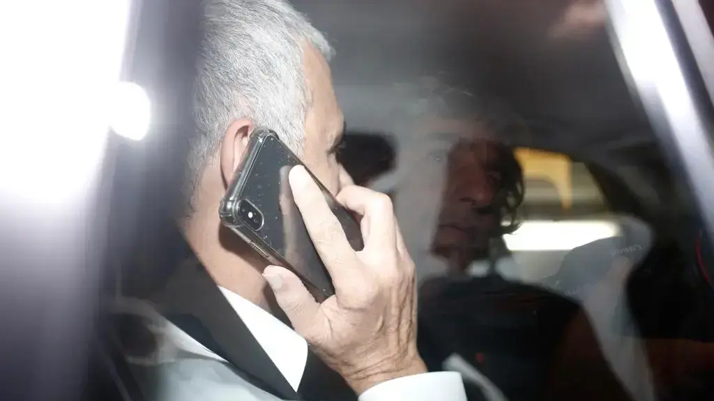 שר האוצר, משה כחלון בדרכו לפגישה בקריה עם ראש הממשלה בנימין נתניהו 18 בנובמבר 2018 שר האוצר, משה כחלון בדרכו לפגישה בקריה עם ראש הממשלה בנימין נתניהו 18 בנובמבר 2018