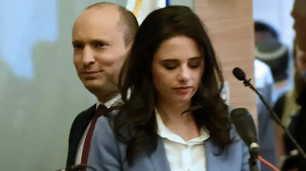 נפטלי בנט ואיילת שקד בישיבת סיעה ,נובמבר 2018 נפטלי בנט ואיילת שקד בישיבת סיעה ,נובמבר 2018