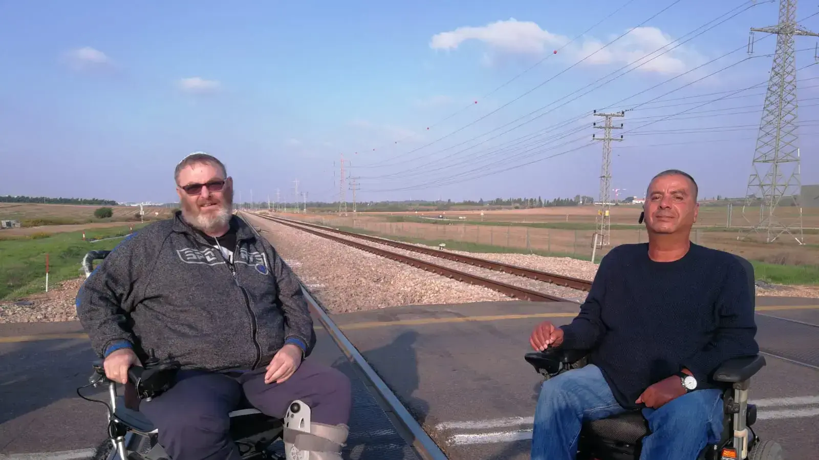 מפגיני "נכים הופכים לפנתרים" חוסמים את מסילת הרכבת בשפיים, 20 בנובמבר 2018