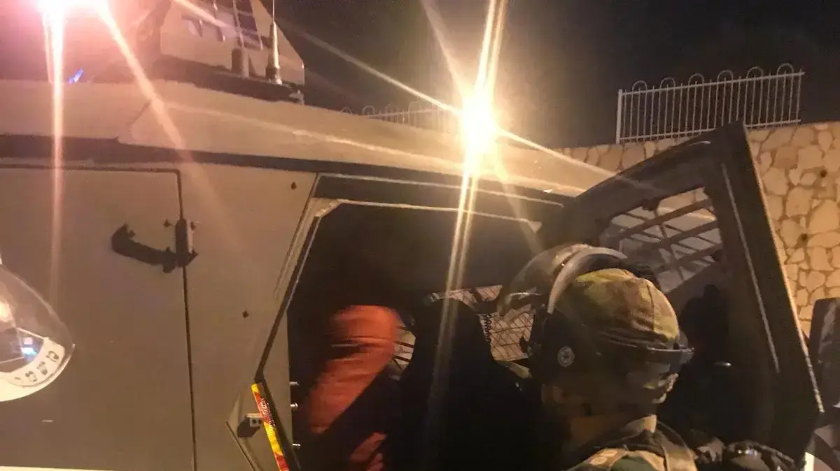החשוד בדקירת אזרח ישראלי בבית ג'אלה מובא לחקירה 20 בנובמבר 2018 החשוד בדקירת אזרח ישראלי בבית ג'אלה מובא לחקירה 20 בנובמבר 2018