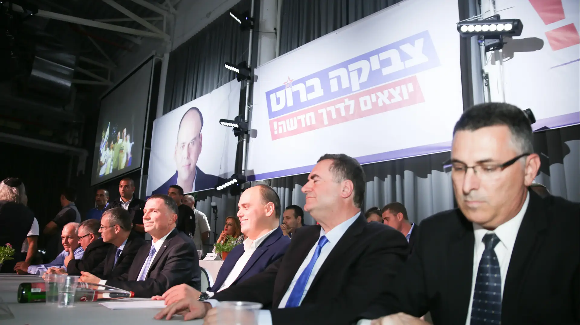 חגיגות הניצחון של ראש עיריית בת ים צביקה ברוט בנוכחות שרי וחברי כנסת מהליכוד 21 בנובמבר 2018 חגיגות הניצחון של ראש עיריית בת ים צביקה ברוט בנוכחות שרי וחברי כנסת מהליכוד 21 בנובמבר 2018