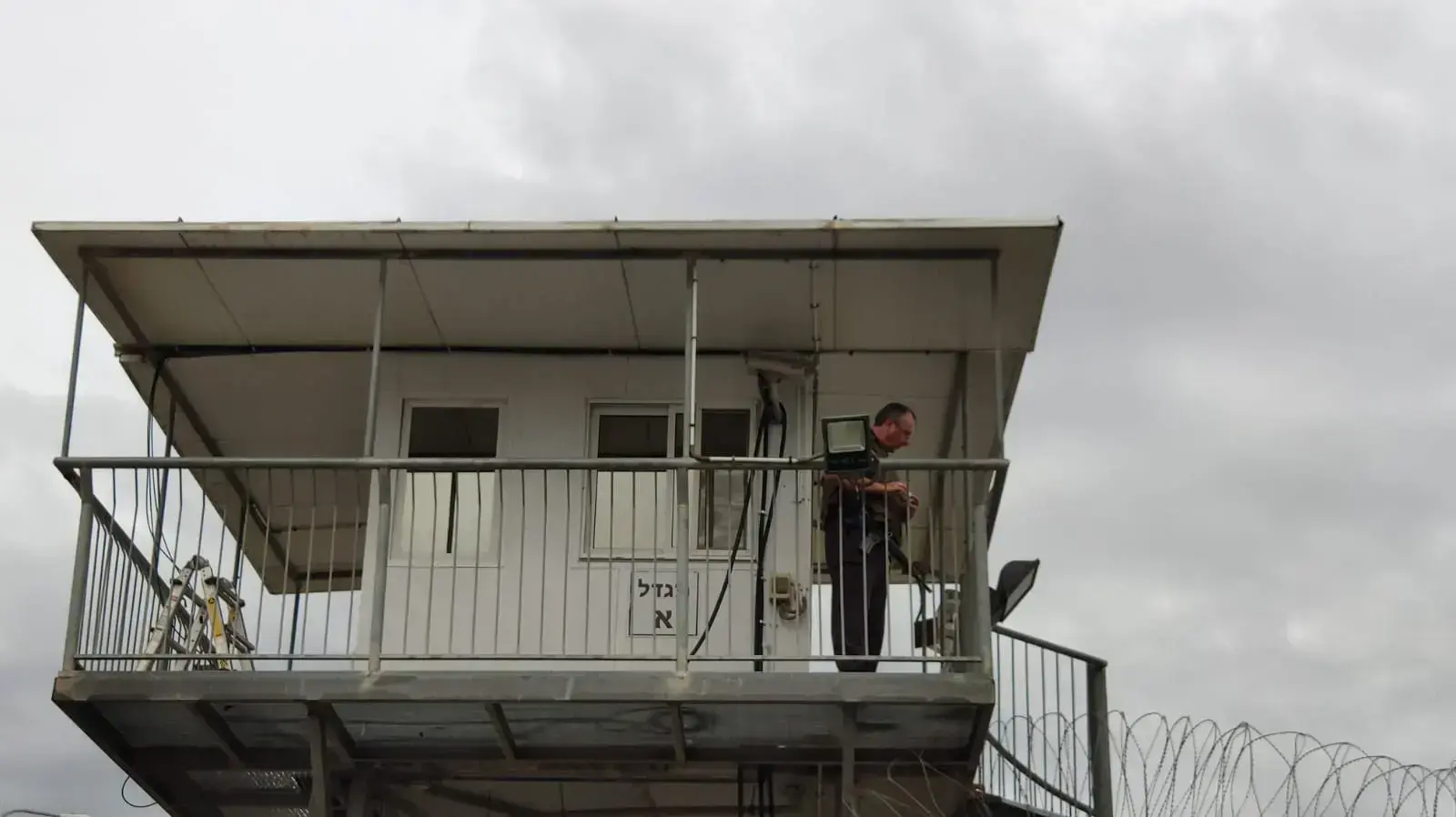 מגדל השמירה שספג יריות בכלא איילון - 23/11/18 מגדל השמירה שספג יריות בכלא איילון - 23/11/18
