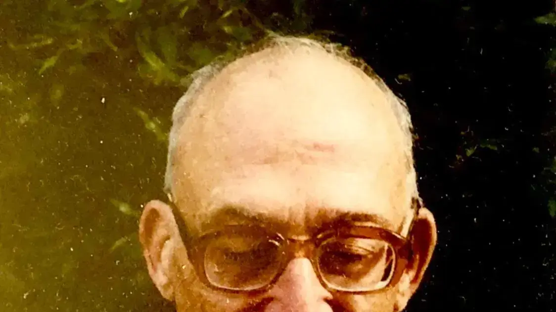 הסופר המנוח יונה אלון