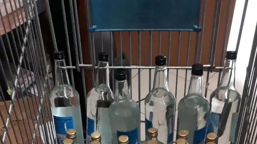 מבצע לאיתור אלכוהול ותרופות מזויפות בפיצוציות ומרכולים באזור התעשייה ומרכז ראשון לציון , נובמבר 2018