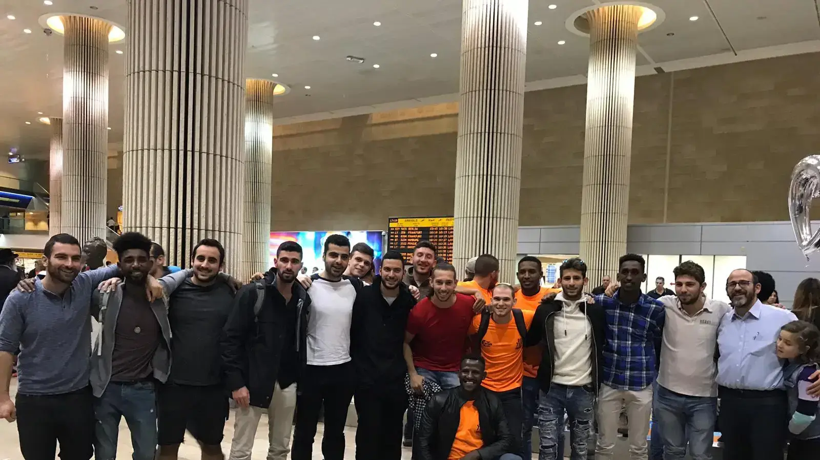 "סוף סוף בבית" החייל הבודד שחלה בסרטן נדיר והחלים שב לישראל כדי להתחתן "סוף סוף בבית" החייל הבודד שחלה בסרטן נדיר והחלים שב לישראל כדי להתחתן