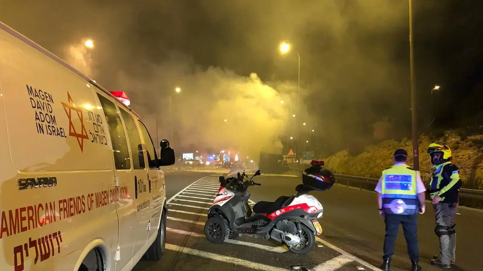 אוטובס עולה באש בכביש 1 27 בנובמבר 2018 אוטובס עולה באש בכביש 1 27 בנובמבר 2018