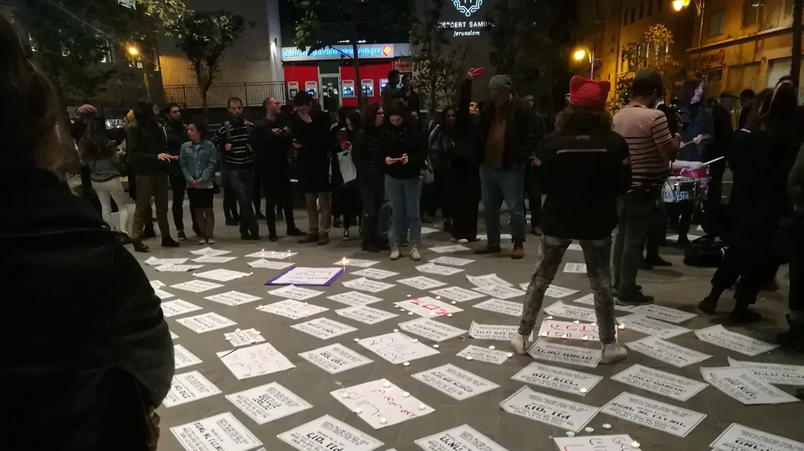 הפגנה נגד רצח נשים בכיכר ציון בירושלים, 27 בנובמבר 2017 הפגנה נגד רצח נשים בכיכר ציון בירושלים, 27 בנובמבר 2017