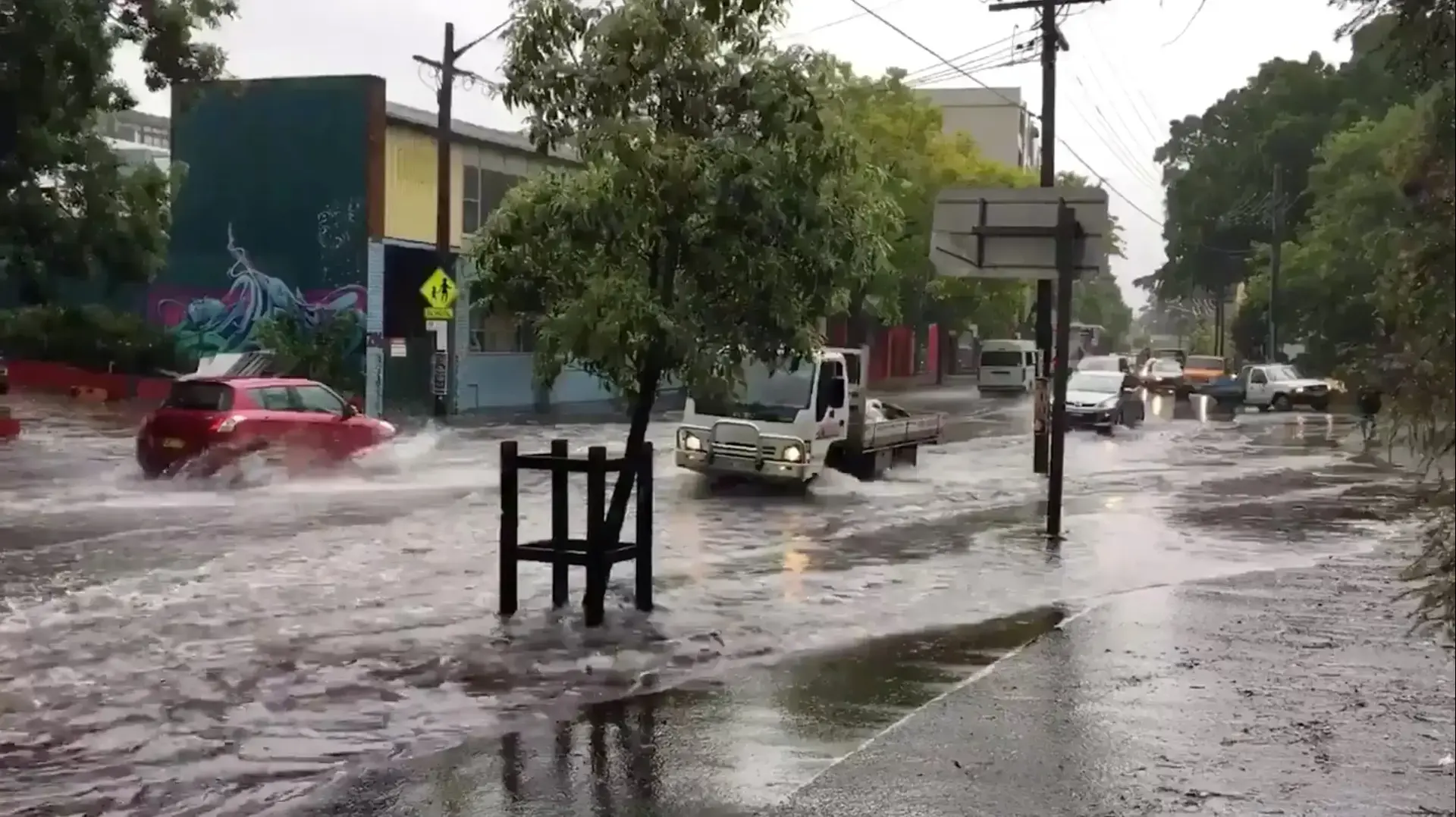 רחובות העיר סידני באוסטרליה הפכו לנהרות בעקבות גשמים עזים, 28 בנובמבר 2018 רחובות העיר סידני באוסטרליה הפכו לנהרות בעקבות גשמים עזים, 28 בנובמבר 2018