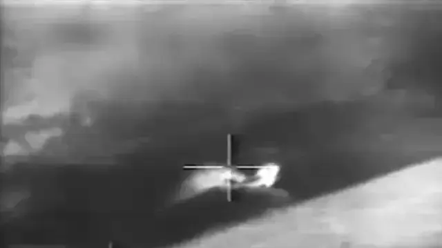 צילומי מסך מסרטון תיעוד מכונאים מוטסים צילומי מסך מסרטון תיעוד מכונאים מוטסים