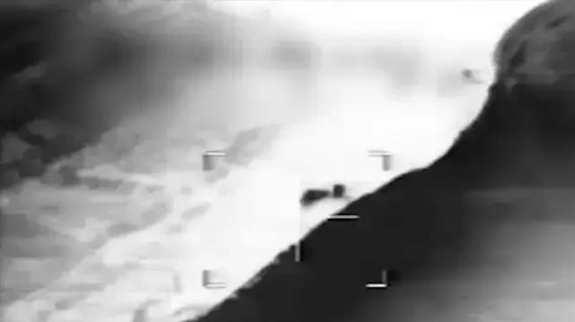 צילומי מסך מסרטון תיעוד מכונאים מוטסים צילומי מסך מסרטון תיעוד מכונאים מוטסים
