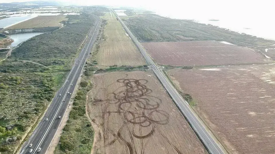 צילום אווירי להרס השדות בין קיבוץ נוה ים למושב הבונים בחוף כרמל