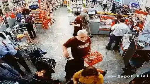 זאב כהן גונב בקניון בית החולים איכילוב זאב כהן גונב בקניון בית החולים איכילוב
