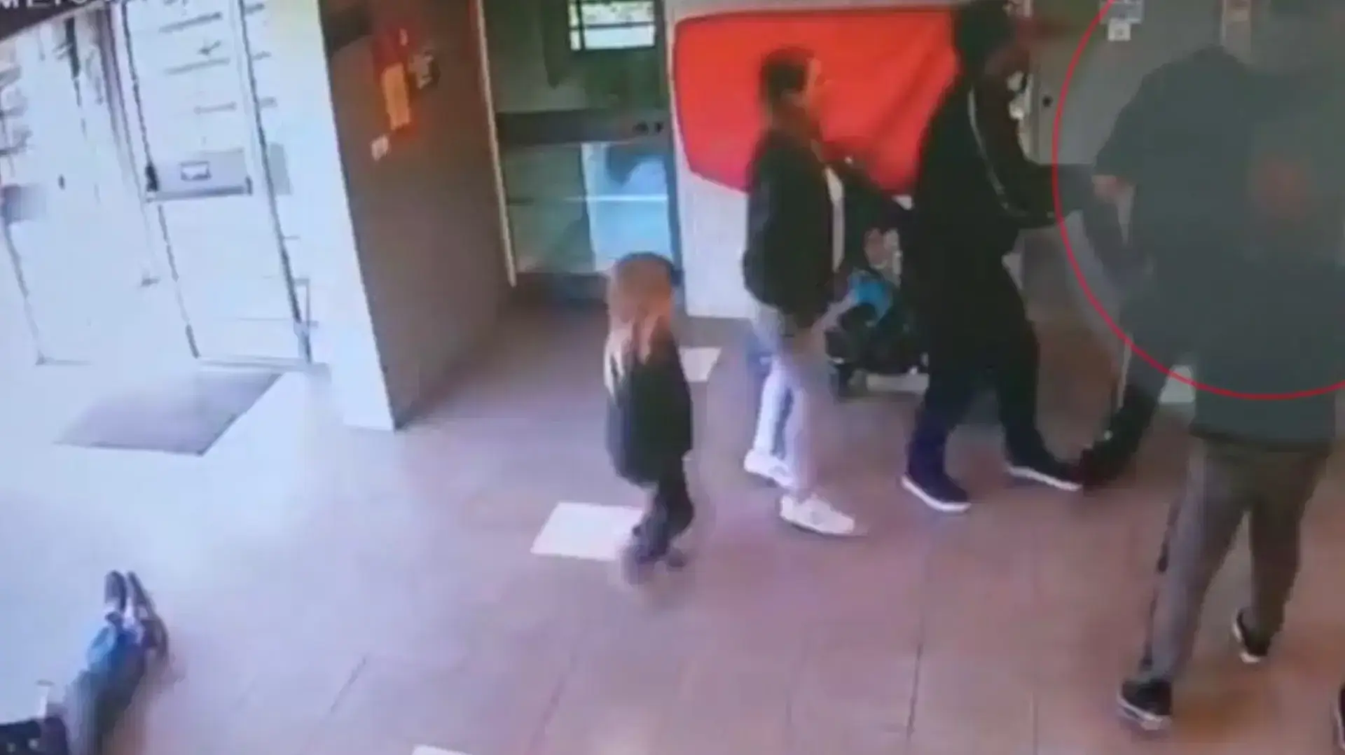 אלמוני ריסס גז מדמיע לעבר ילדים במרכז קהילתי בחיפה אלמוני ריסס גז מדמיע לעבר ילדים במרכז קהילתי בחיפה
