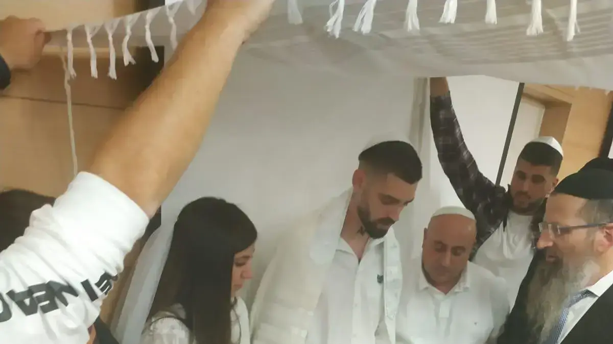 חתונתם של סתיו רפאלי ונתלי מירו, הוריו של הילד אריאל חולה הסרטן, ליד מיטתו בבית חולים הדסה עין כרם חתונתם של סתיו רפאלי ונתלי מירו, הוריו של הילד אריאל חולה הסרטן, ליד מיטתו בבית חולים הדסה עין כרם