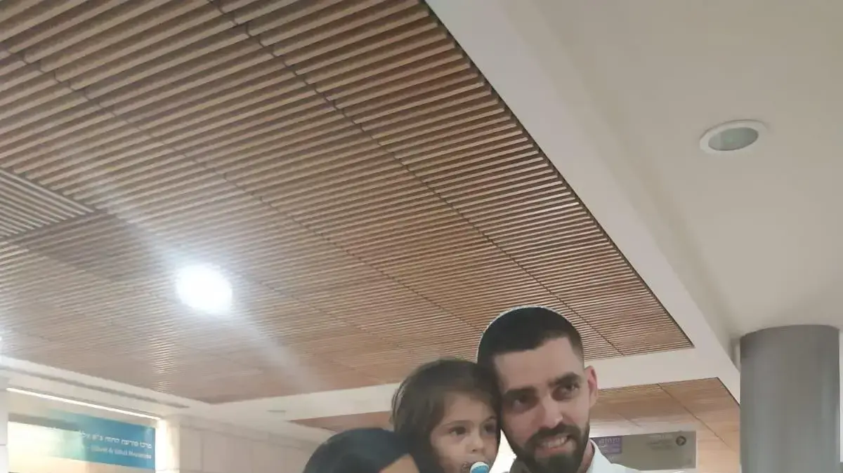 חתונתם של סתיו רפאלי ונתלי מירו, הוריו של הילד אריאל חולה הסרטן, ליד מיטתו בבית חולים הדסה עין כרם חתונתם של סתיו רפאלי ונתלי מירו, הוריו של הילד אריאל חולה הסרטן, ליד מיטתו בבית חולים הדסה עין כרם