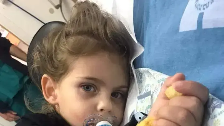 אריאל רפאלי, ילד חולה סרטן, שהוריו התחתנו ליד מיטתו בבית החולים הדסה עין כרם, נובמבר 2018 אריאל רפאלי, ילד חולה סרטן, שהוריו התחתנו ליד מיטתו בבית החולים הדסה עין כרם, נובמבר 2018