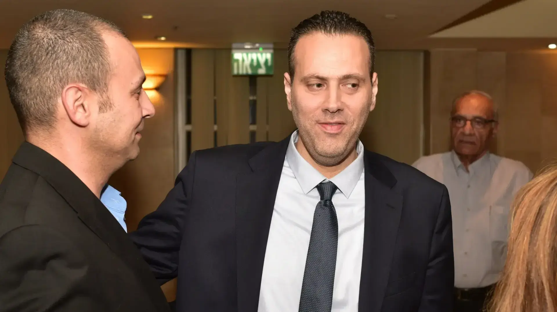 חבר הכנסת מיקי זוהר בטקס הדלקת נר שני של חנוכה במעמד גדעון סער באור יהודה, 3 בדצמבר 2016 חבר הכנסת מיקי זוהר בטקס הדלקת נר שני של חנוכה במעמד גדעון סער באור יהודה, 3 בדצמבר 2016