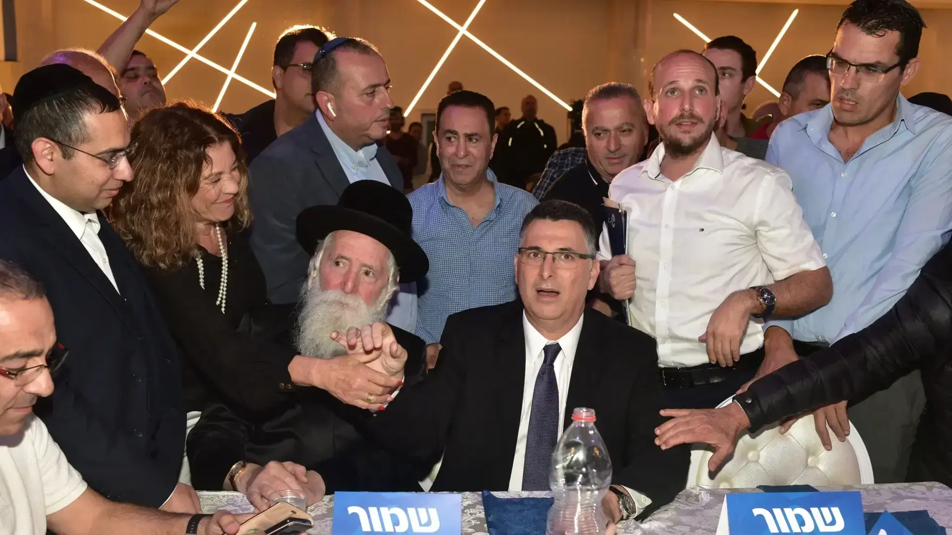טקס הדלקת נר שני של חנוכה במעמד גדעון סער והרב יצחק דוד גרוסמן ממגדל העמק באור יהודה, 3 בדצמבר 2016 טקס הדלקת נר שני של חנוכה במעמד גדעון סער והרב יצחק דוד גרוסמן ממגדל העמק באור יהודה, 3 בדצמבר 2016