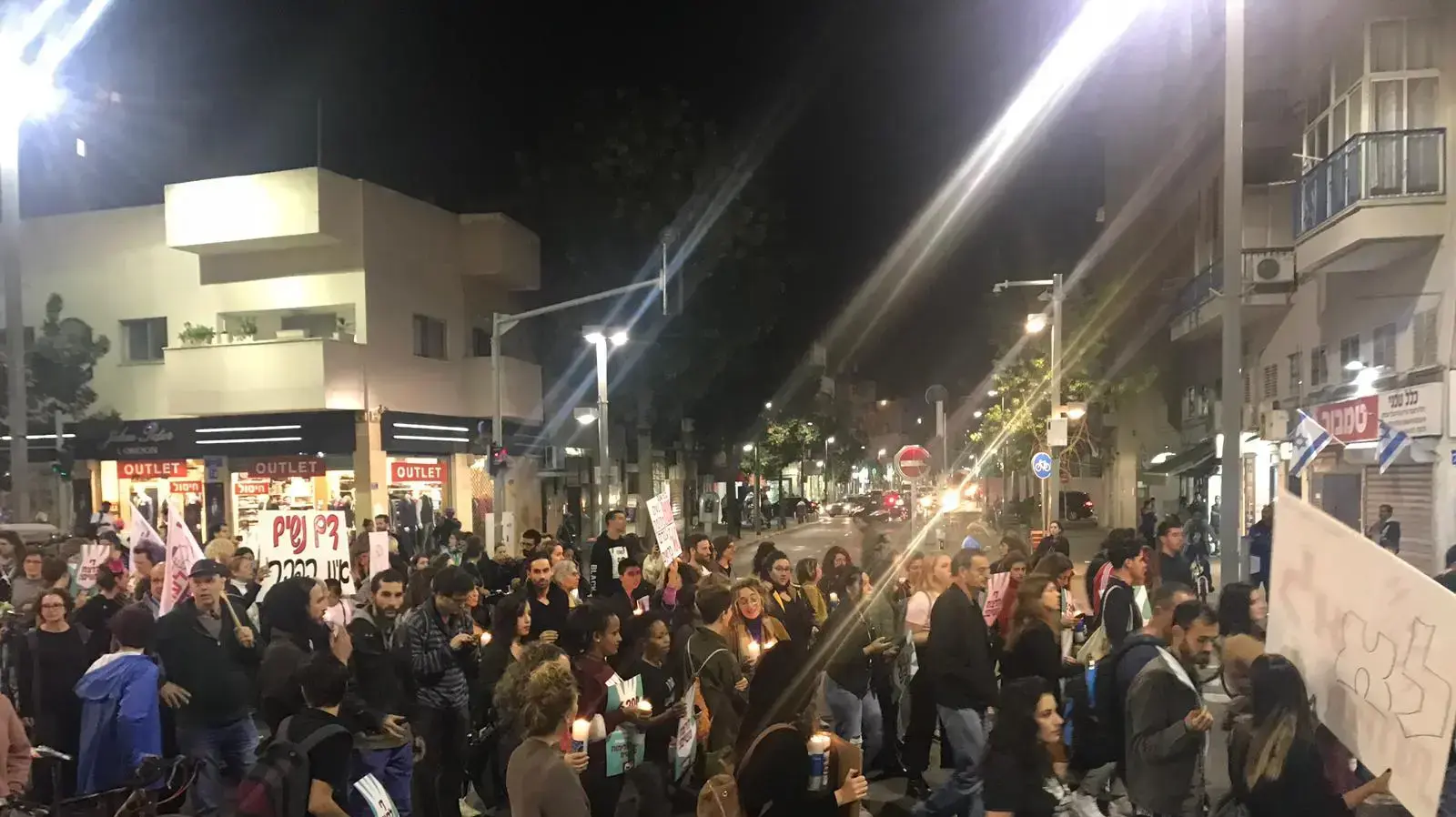 מחאת הנשים נגד האלימות בגינת לוינסקי לכיוון כיכר רבין 4 בדצמבר 