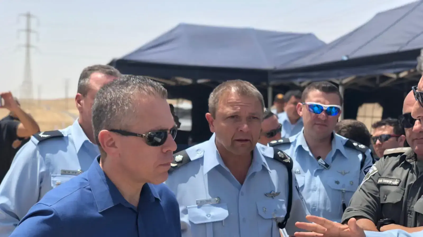 המועמד למפכלו"ת מוטי כהן במהלך סיור בגזרה הדרומית המועמד למפכלו"ת מוטי כהן במהלך סיור בגזרה הדרומית
