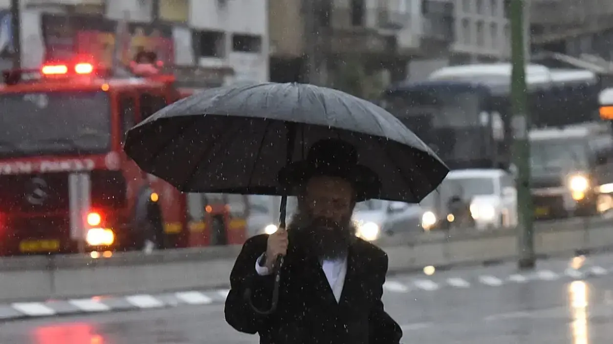 גשם בשמי בני ברק 6 בדצמבר 2018 גשם בשמי בני ברק 6 בדצמבר 2018