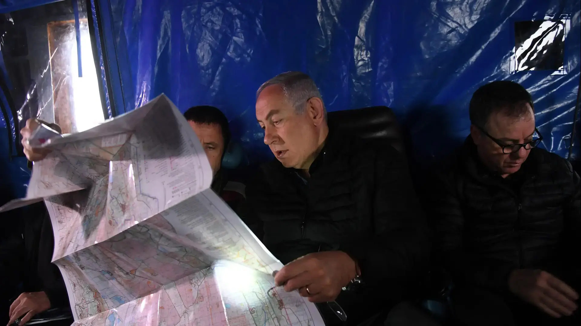 ראש הממשלה בנימין נתניהו נפגש עם שגרירים זרים בגזרת הצפון סמוך לכוחות צה"ל הפועלים לחשיפת ונטרול המנהרות 6 בדצמבר 2018 ראש הממשלה בנימין נתניהו נפגש עם שגרירים זרים בגזרת הצפון סמוך לכוחות צה"ל הפועלים לחשיפת ונטרול המנהרות 6 בדצמבר 2018