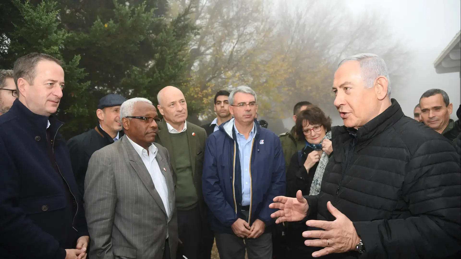 ראש הממשלה בנימין נתניהו נפגש עם שגרירים זרים בגזרת הצפון סמוך לכוחות צה"ל הפועלים לחשיפת ונטרול המנהרות 6 בדצמבר 2018 ראש הממשלה בנימין נתניהו נפגש עם שגרירים זרים בגזרת הצפון סמוך לכוחות צה"ל הפועלים לחשיפת ונטרול המנהרות 6 בדצמבר 2018