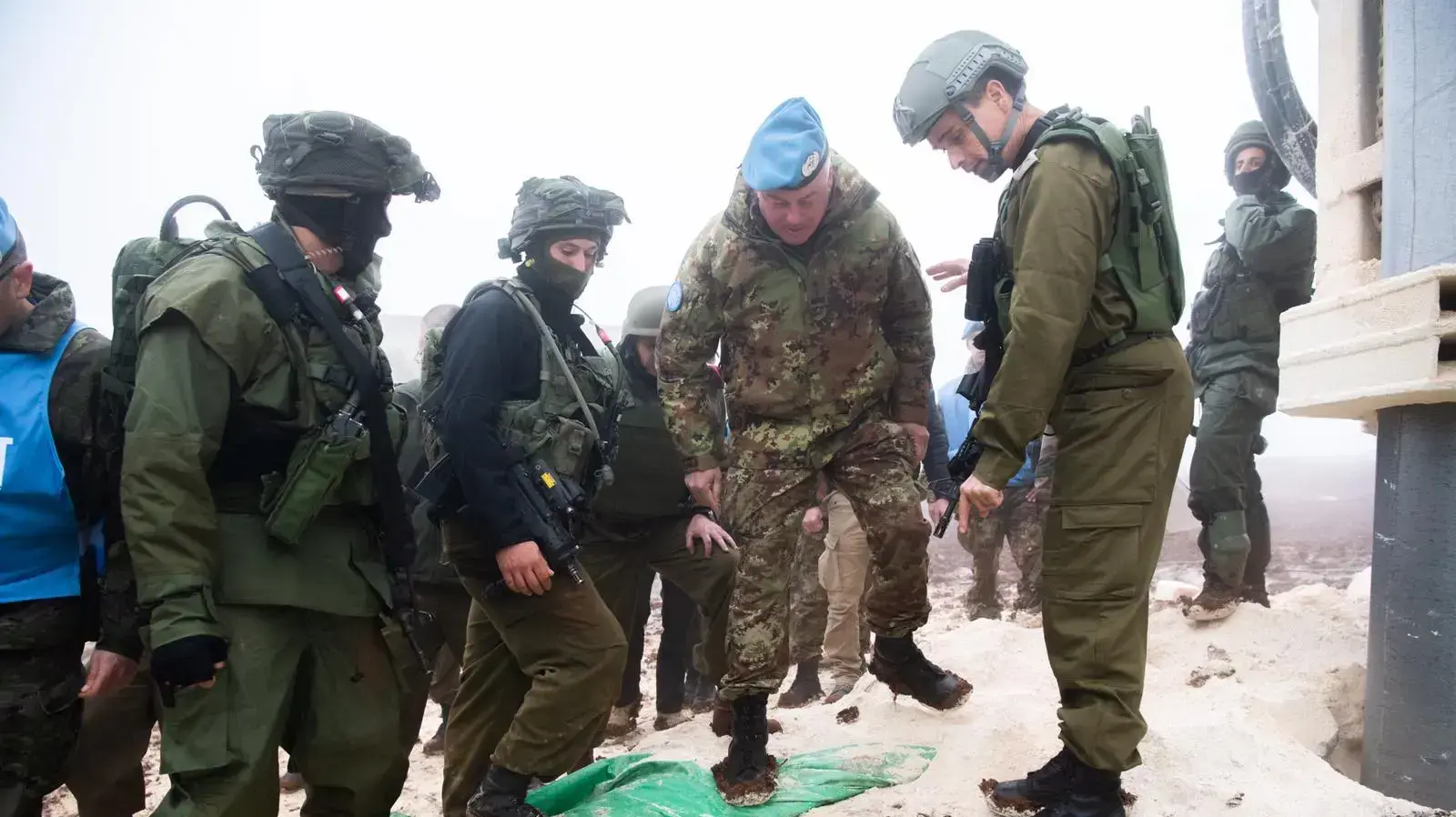 מפקד פיקוד הצפון, אלוף יואל סטריק, נפגש עם מפקד יוניפי"ל, הגנרל האיטלקי סטפנו דל קול וסייר עמו במנהרת הטרור ההתקפית של ארגון הטרור חיזבאללה. 6 בדצמבר 2018 מפקד פיקוד הצפון, אלוף יואל סטריק, נפגש עם מפקד יוניפי"ל, הגנרל האיטלקי סטפנו דל קול וסייר עמו במנהרת הטרור ההתקפית של ארגון הטרור חיזבאללה. 6 בדצמבר 2018