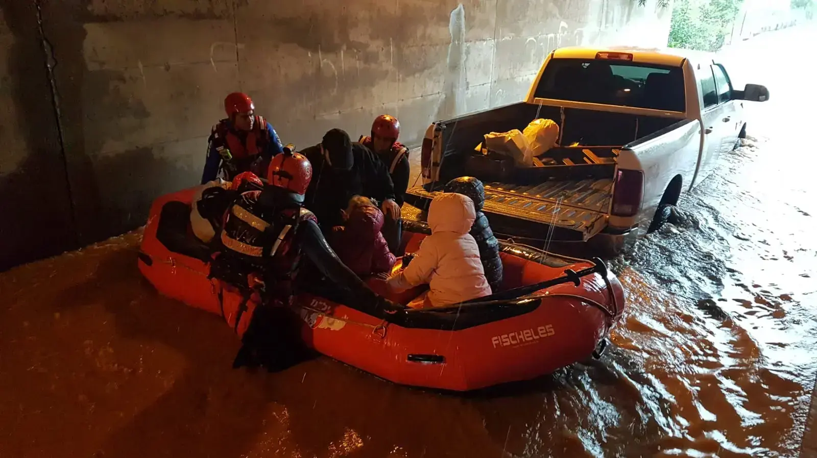 אזרחים חולצו בכפר חב"ד 7 בדצמבר 2018 אזרחים חולצו בכפר חב"ד 7 בדצמבר 2018