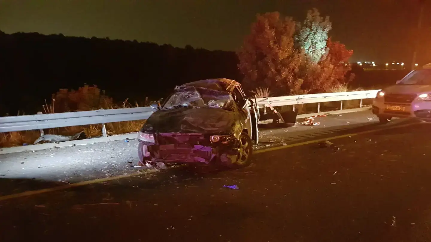 זירת תאונת הדרכים בכביש 6 סמוך לקריית גת, 7 בדצמבר 2018 זירת תאונת הדרכים בכביש 6 סמוך לקריית גת, 7 בדצמבר 2018