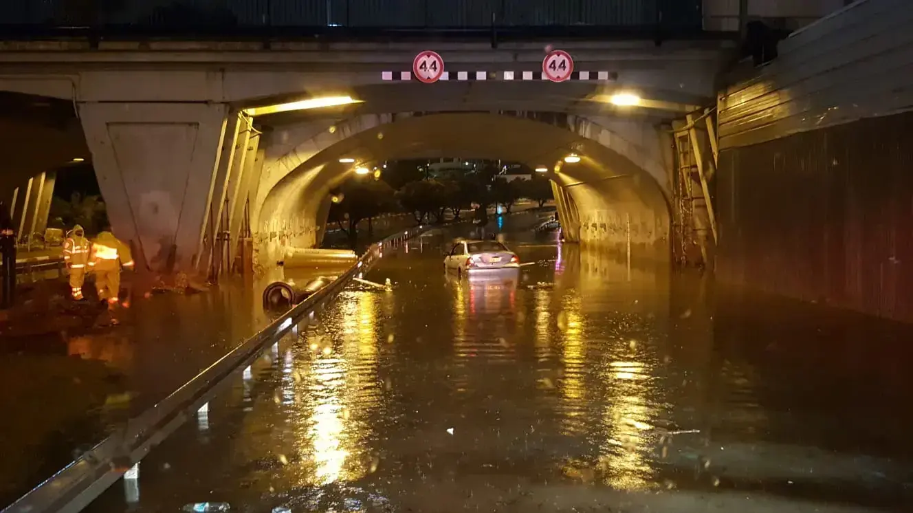 חילוץ בגשר זיסמן בבורסת היהלומים ברמת גן 8 בדצמבר 2018 חילוץ בגשר זיסמן בבורסת היהלומים ברמת גן 8 בדצמבר 2018