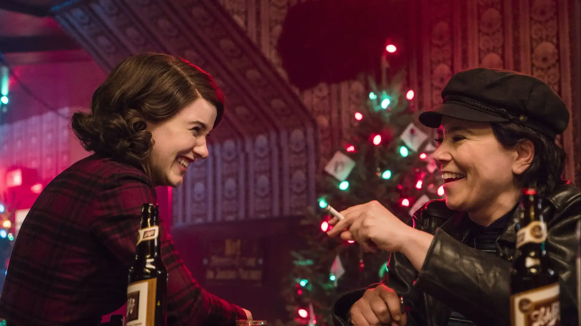 גברת מייזל המופלאה עונה 2, The Marvelous Mrs. Maisel, רייצ'ל ברוסנהן, אלכס בורסטין גברת מייזל המופלאה עונה 2, The Marvelous Mrs. Maisel, רייצ'ל ברוסנהן, אלכס בורסטין