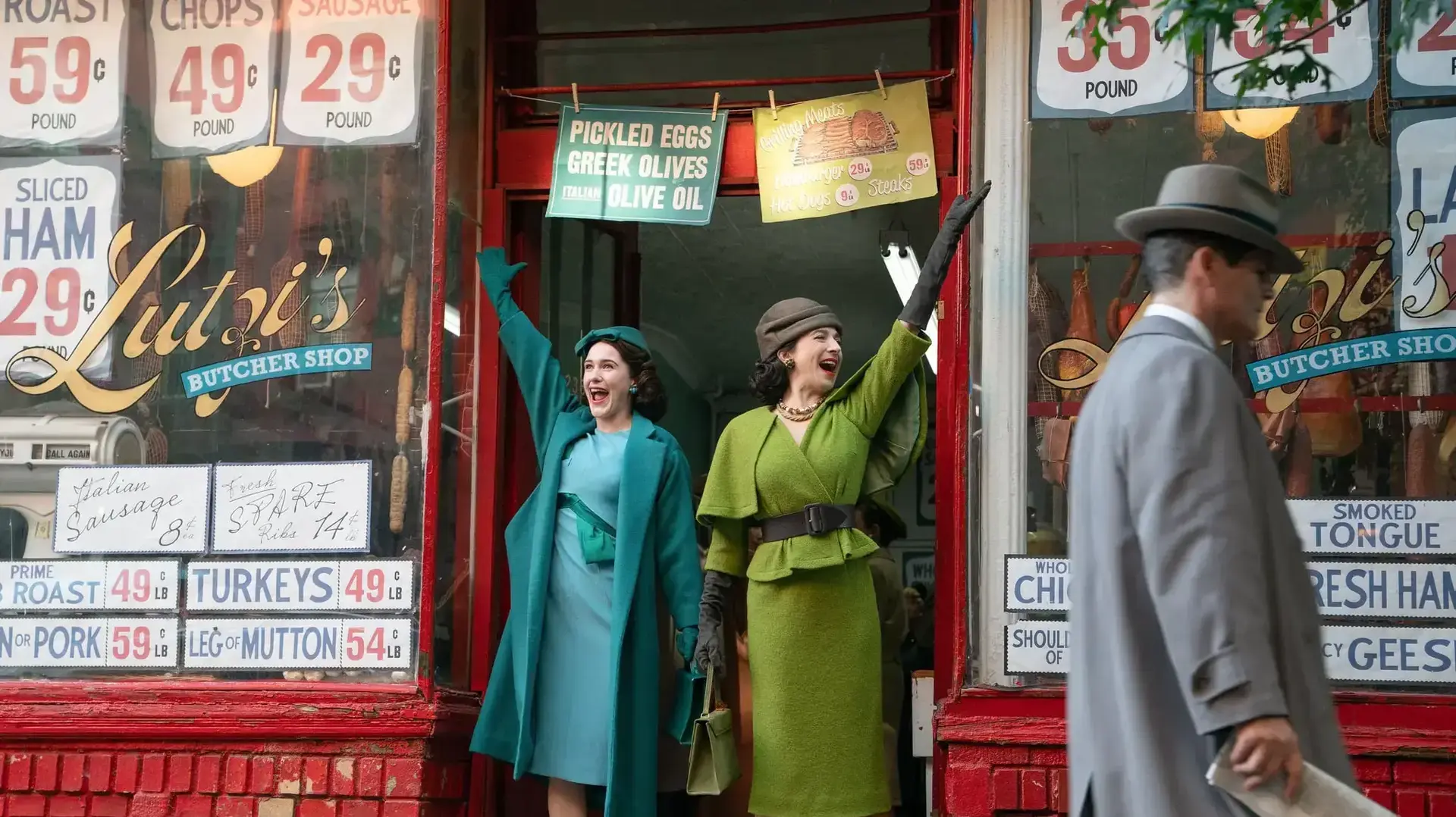 גברת מייזל המופלאה עונה 2, The Marvelous Mrs. Maisel, רייצ'ל ברוסנהן, מארין הינקל גברת מייזל המופלאה עונה 2, The Marvelous Mrs. Maisel, רייצ'ל ברוסנהן, מארין הינקל