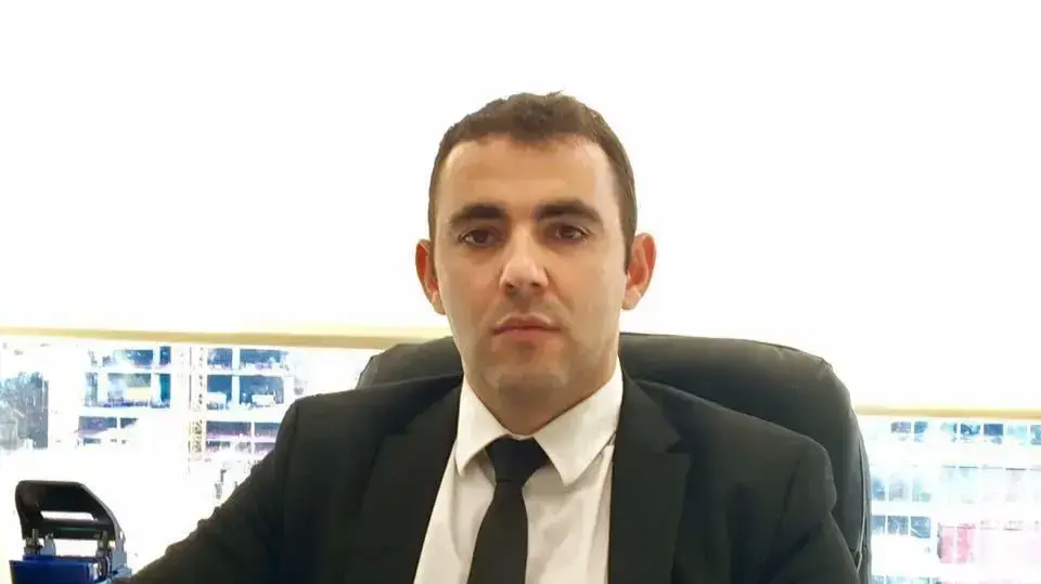 עו"ד אייל אבועלפיה, מייצג אזרח שהתלונן על שוטרים. נציב הביקורת על הפרקליטות ממליץ לפתוח בחקירה נגד השוטרים שניסו לכאורה לשבש הליכים, ותיאמו עדויות נגדו. עו"ד אייל אבועלפיה, מייצג אזרח שהתלונן על שוטרים. נציב הביקורת על הפרקליטות ממליץ לפתוח בחקירה נגד השוטרים שניסו לכאורה לשבש הליכים, ותיאמו עדויות נגדו.