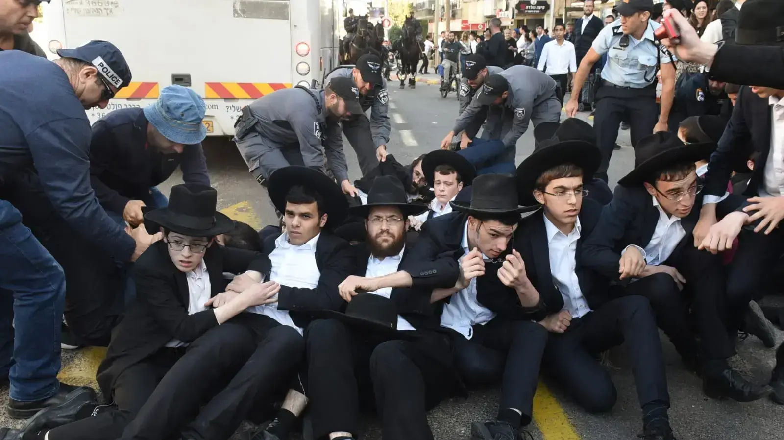 הפגנת חרדים בבני ברק 10 בדצמבר 2018 הפגנת חרדים בבני ברק 10 בדצמבר 2018