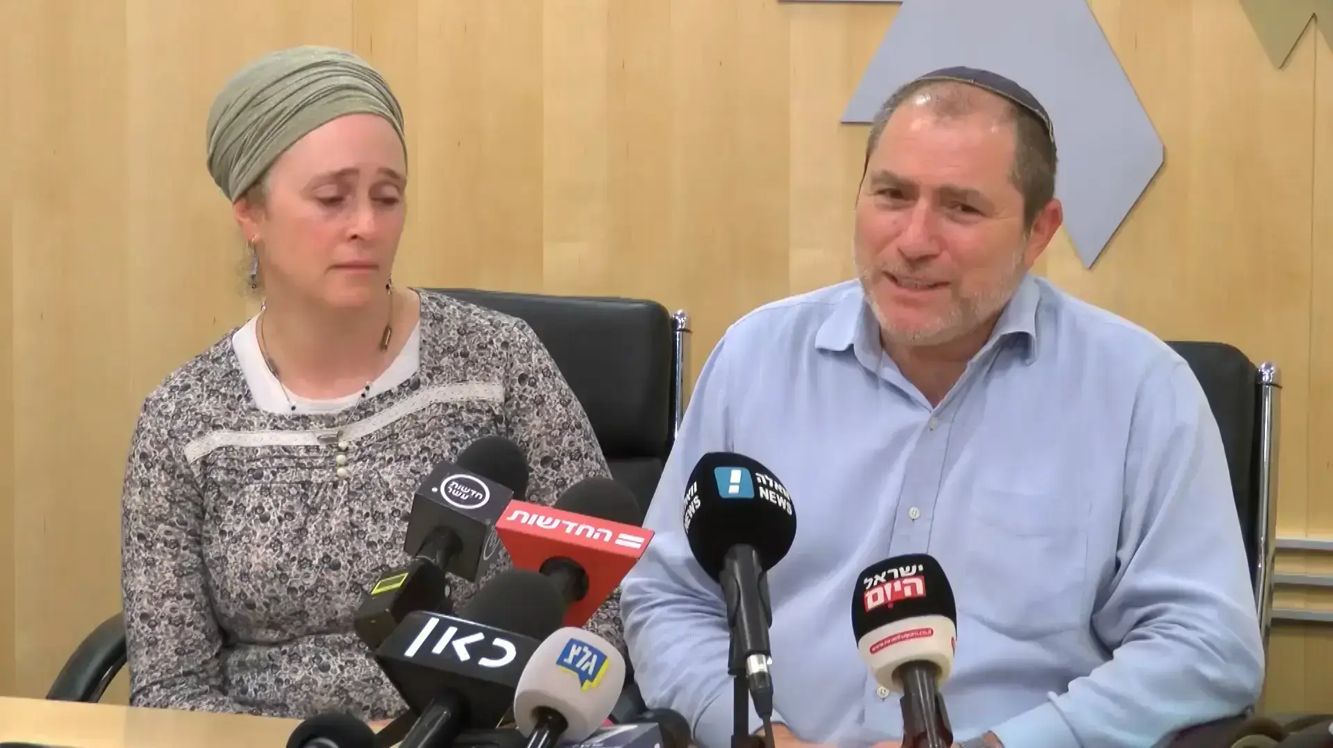ליאורה וחיים סילברסטיין, הוריה של שירה שנפצעה בפיגוע בעופרה, מסע"ת בבי"ח שערי צדק, 10 בדצמבר 2018 ליאורה וחיים סילברסטיין, הוריה של שירה שנפצעה בפיגוע בעופרה, מסע"ת בבי"ח שערי צדק, 10 בדצמבר 2018