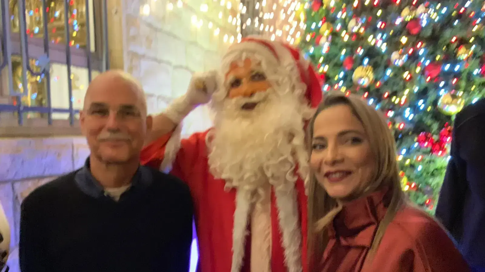 נחשון צוק הסגן של עינת קליש רותם ראש עיריית חיפה בהדלקת אורות חג המולד בכנסיה הקתולית בעיר התחתית חיפה, 9 בדצמבר 2018 נחשון צוק הסגן של עינת קליש רותם ראש עיריית חיפה בהדלקת אורות חג המולד בכנסיה הקתולית בעיר התחתית חיפה, 9 בדצמבר 2018