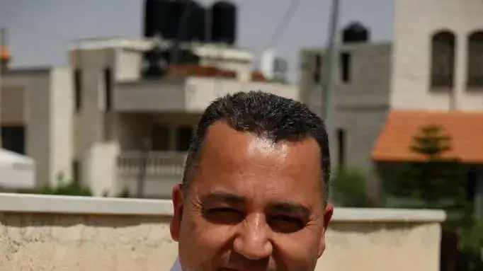 סאמח נאסר אלדין תושב מזרח ירושלים עצור מזה כשמונה חודשים ברשות הפלסטינית בחשד למעורבות ברצח ולטענת עורכי דינו עובר עינויים סאמח נאסר אלדין תושב מזרח ירושלים עצור מזה כשמונה חודשים ברשות הפלסטינית בחשד למעורבות ברצח ולטענת עורכי דינו עובר עינויים